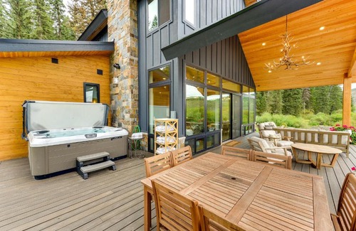Turnerville House | Modern Turnerville Cabin with Hot Tub and Scenic Views