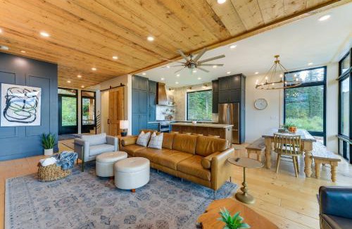 Turnerville House | Modern Turnerville Cabin with Hot Tub and Scenic Views