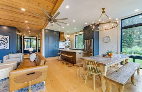 Turnerville Cabin | Modern Turnerville Cabin w/Hot Tub & Scenic Views