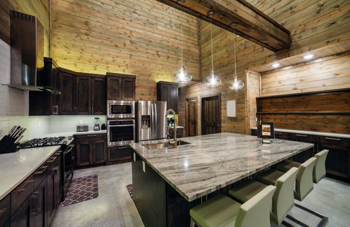 Hochatown Cabin | Modern Twist: Sleeps 24 + Game Room + Bunk Room
