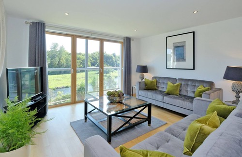 Dyce Apartment | Modern two bedroom Aberdeen apartment with river views
