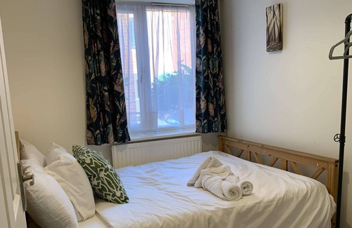 Southfields Apartment | Modern two-bedroom apartment for Wimbledon Tennis
