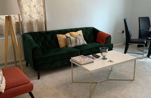Southfields Apartment | Modern two-bedroom apartment for Wimbledon Tennis