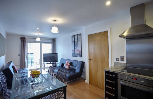 Peninsula Condo | Modern two bedroom apartment near O2 and Excel Ref:077