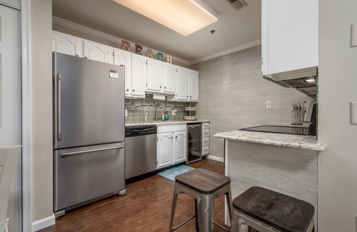 Heron Harbour Isle Condo | Modern Two Bedroom Condo With Outdoor Pool & Courtyard