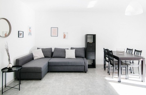 Lostallo Apartment | Modern two-room apartment surrounded by greenery (VALVERDE 1)