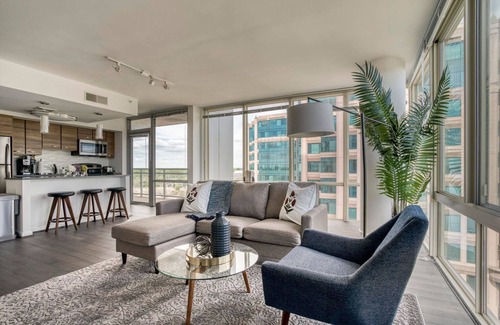 McLean Apartment | Modern Tysons Corner 2BR w/Pool, nr Restaurants & Bars, by Blueground