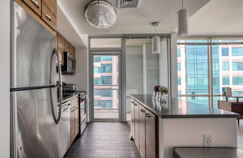McLean Apartment | Modern Tysons Corner 2BR w/Pool, nr Restaurants & Bars, by Blueground