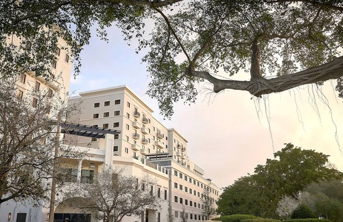 Coral Gables House | Modern Unit in Coral Gables! Parking, Rooftop Pool! Near Dadeland Mall!
