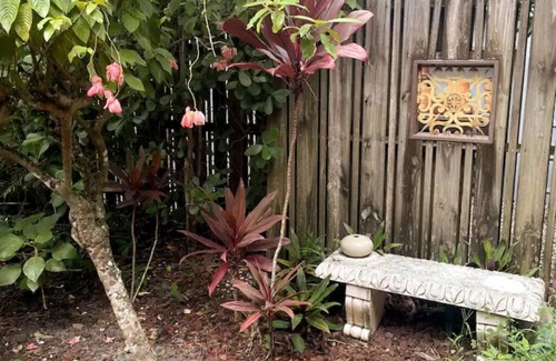 Riverside Park House | Modern Updated Unit| 2 BDRMS| Central Location