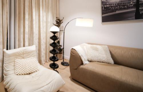 Chinatown Apartment | Modern Urban Oasis in the Heart of Chinatown