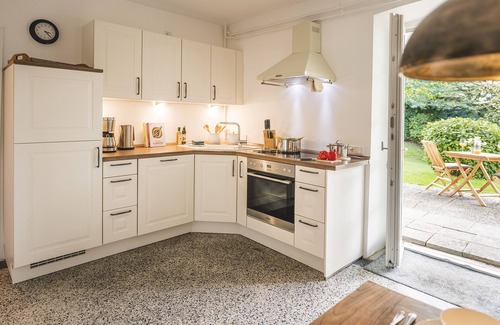 Gluecksburg Apartment | Modern vacation apartment directly on the Schloßsee, with its own terrace