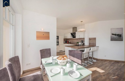 Kamminke Apartment | Modern vacation apartment with terrace & lake view - only 350 m to the lagoon