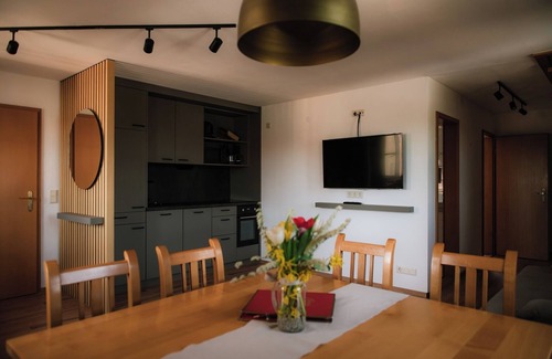Grossweingarten Apartment | Modern vacation apartment with bathtub (100sqm)