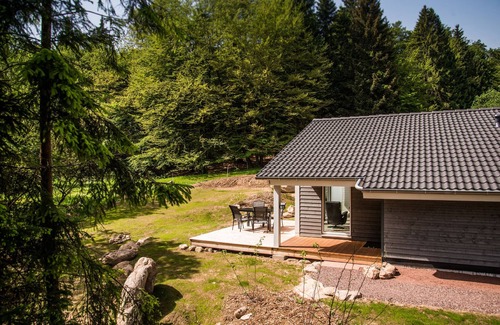 Ruhla House | Modern vacation home for up to 6 people in the Thuringian Forest with stream on the terrace