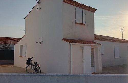 LʼAiguillon-sur-Mer House | Modern Villa with Sunny Terrace Near Beach & Shops - Pet Friendly