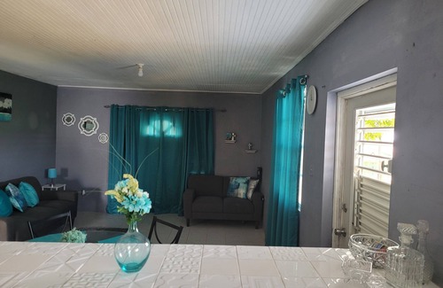 West Coast Villa | Modern Villa 15mins from anywhere!