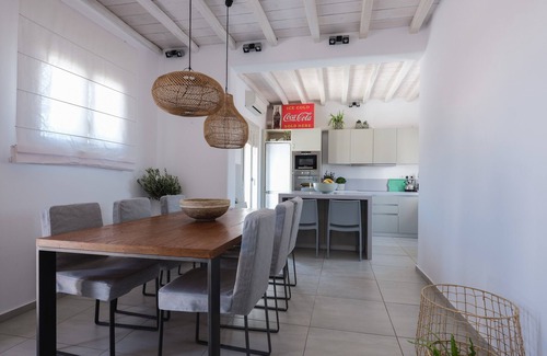 Tourlos Villa | Modern Villa, 5 Master BR, Large Private Pool, Sunset View, close 2 Mykonos Town