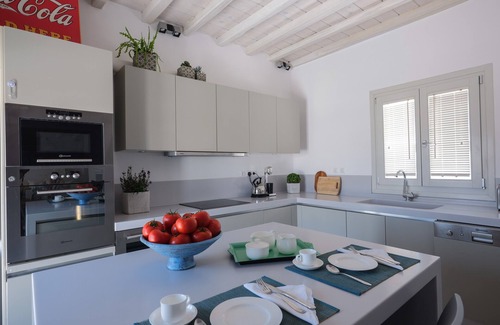Tourlos Villa | Modern Villa, 5 Master BR, Large Private Pool, Sunset View, close 2 Mykonos Town