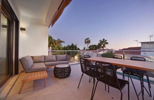 Urbanizacion Costabella Villa | Modern Villa close to Costabella beach