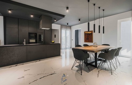 Valica Villa | Modern villa for 6 guests with pool, surrounded by pine forest, near beach