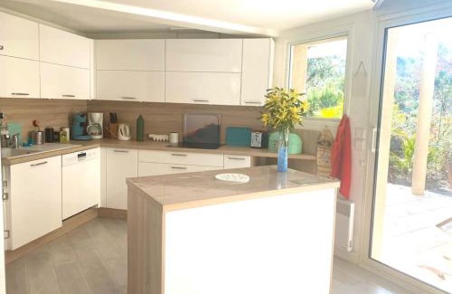 Pyla-sur-Mer Villa | Modern Villa High Standing Pyla sur Mer 3' from beach