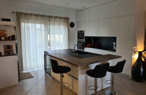 Les Matelles House | Modern villa in a medieval village near Montpellier and sea