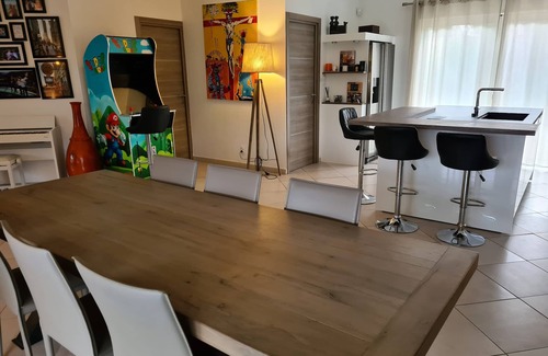Les Matelles House | Modern villa in a medieval village near Montpellier and sea
