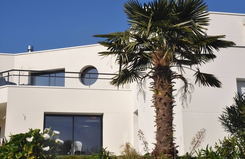 Treflez House | Modern villa in a large garden a few minutes from the sea