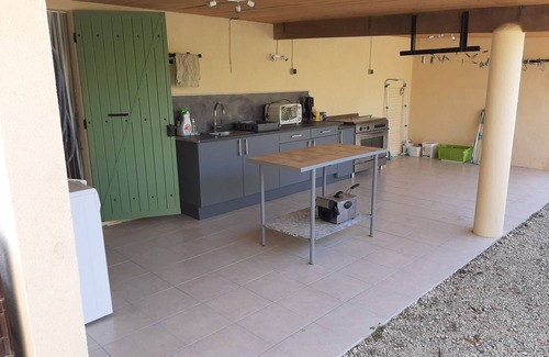 Caderousse Villa | Modern villa in the tranquility of the countryside
