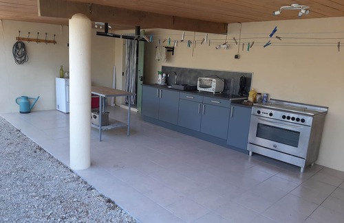 Caderousse Villa | Modern villa in the tranquility of the countryside