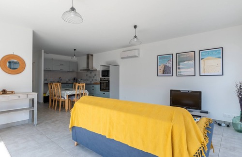 Mimizan-Plage House | Modern Villa Near Ocean, Terrace, WiFi, A/C, Seasonal Rental for 4, Cleaning Included