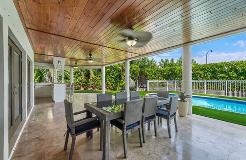 Miami Shores Villa | Modern Villa Perla - Private pool w access to the bay!