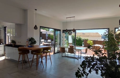 Saint Pierre de Feric Villa | MODERN VILLA SWIMMING POOL JACUZZI