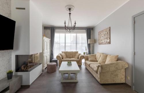 Westende Villa | Modern Villa w Private Yard, cleaning included