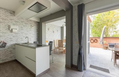 Westende Villa | Modern Villa w Private Yard, cleaning included