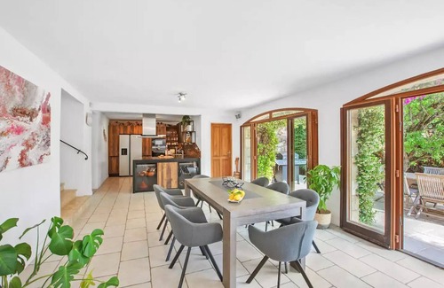 Biot Villa | Modern Villa with Sea Views within Walking Distance to Biot Village