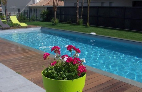 Gradignan House | Modern villa with swimming pool 15 minutes from Bordeaux in a quiet area