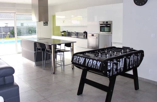 Gradignan House | Modern villa with swimming pool 15 minutes from Bordeaux in a quiet area