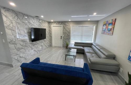 Fort Lauderdale Villa | Modern Villa with Pool Hollywood Hard Rock Casino