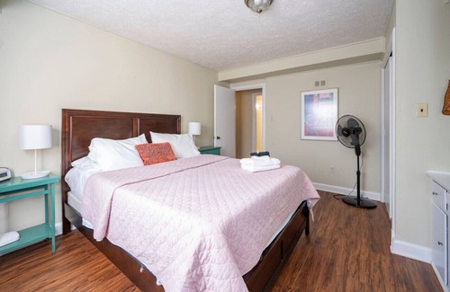 Lynchburg Apartment | Modern-Vintage 2BR Apt!