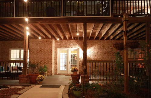 Covington House | Modern w/firepit, super close to great hiking trails and a beautiful lake .