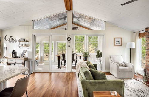 The Woods Cabin | Modern w/Hot Tub, Sauna, WiFi, Fire Pit, Grill/Deck