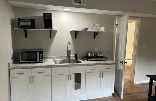 Candler-McAfee Apartment | Modern, Warm Private 1 BR Apartment
