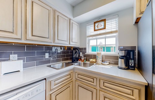 Gulf Shores Condo | Modern waterfront condo with balcony & outdoor pool - beach across the street