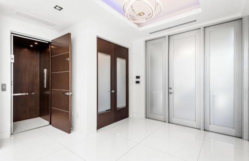 Nurmi Isles House | Modern Waterfront Mansion in the heart of Las Olas minutes from the Beach
