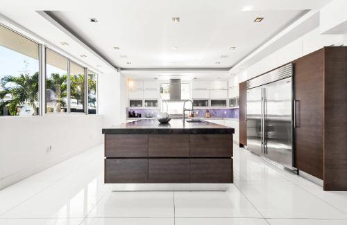 Nurmi Isles House | Modern Waterfront Mansion in the heart of Las Olas minutes from the Beach