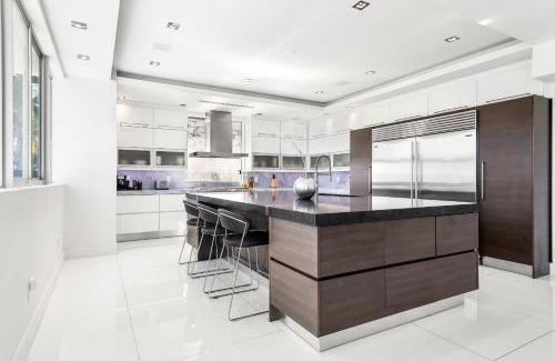 Nurmi Isles House | Modern Waterfront Mansion in the heart of Las Olas minutes from the Beach