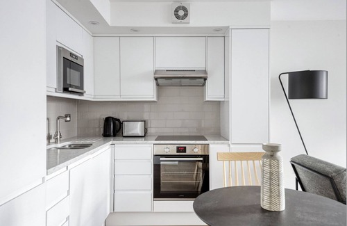 Waterloo Apartment | Modern Waterloo 1BR w/open plan on Lower Marsh, by Blueground