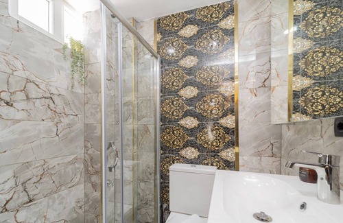 Antalya City Centre Apartment | Modern Well Appointed Flat in Antalya Muratpasa